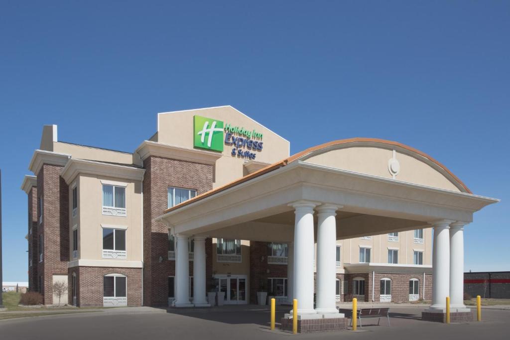 Holiday Inn Express Hotel & Suites Minot South an IHG Hotel Main image 1